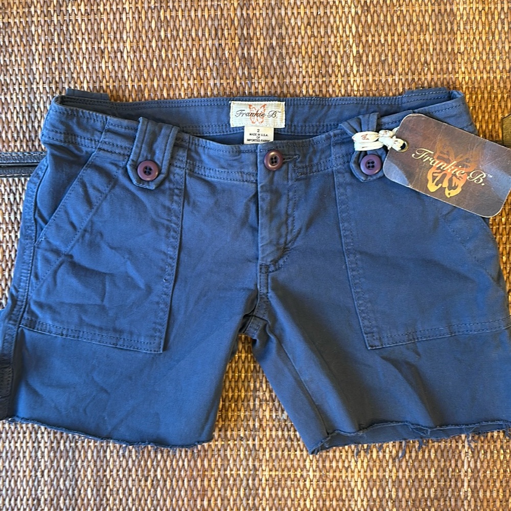 NWT Frankie B fitted cargo -style shorts🌼